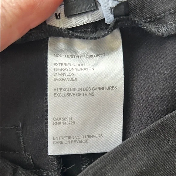 Tribal Black Women's Bermudas EUC Size 6 Pull on with front pockets - Picture 4 of 5